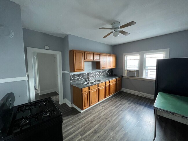 Foto del edificio - 4495-4497 Broadview Road