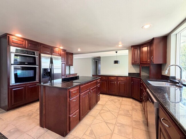 Building Photo - Charming 3 bed, 2 bath Federal Way Rambler