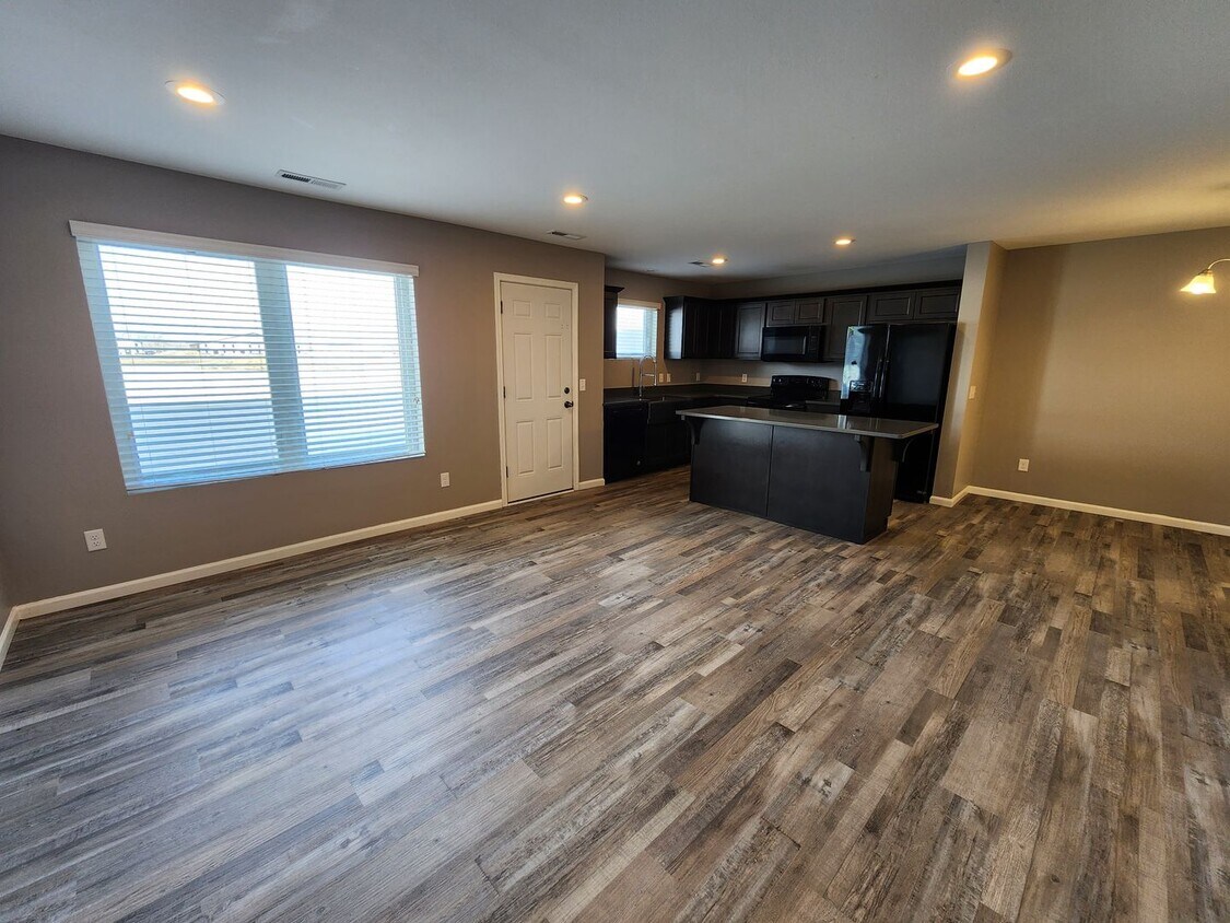 Primary Photo - Move in Today! Lakewood Twin Home Across f...