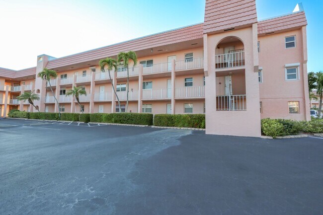 Foto del edificio - ***NEWLY UPDATED***1 BED/1 BATH***ANNUAL R...