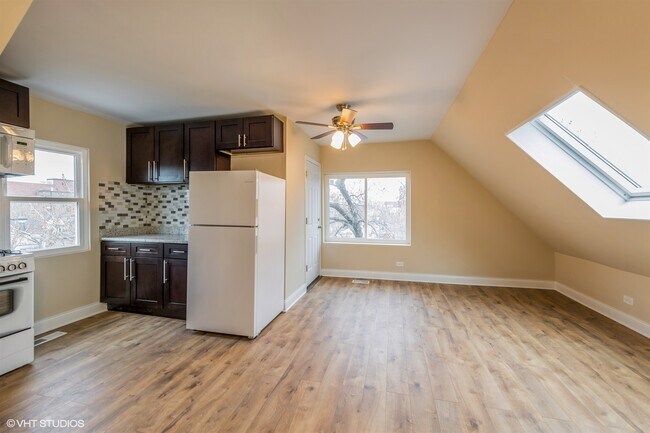 Foto del edificio - 4048 N Western Ave
