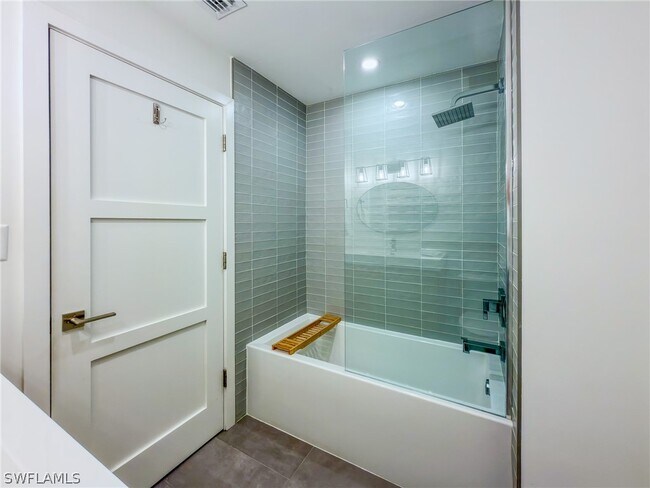 Foto del edificio - 1910 Gulf Shore Blvd N