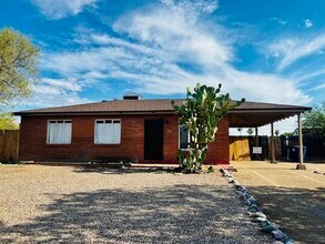 Building Photo - 5618 E Calle Silvosa