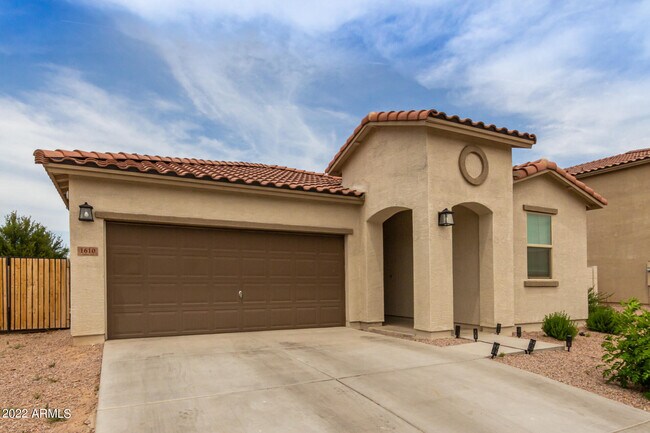 Building Photo - 1610 E Jardin Pl