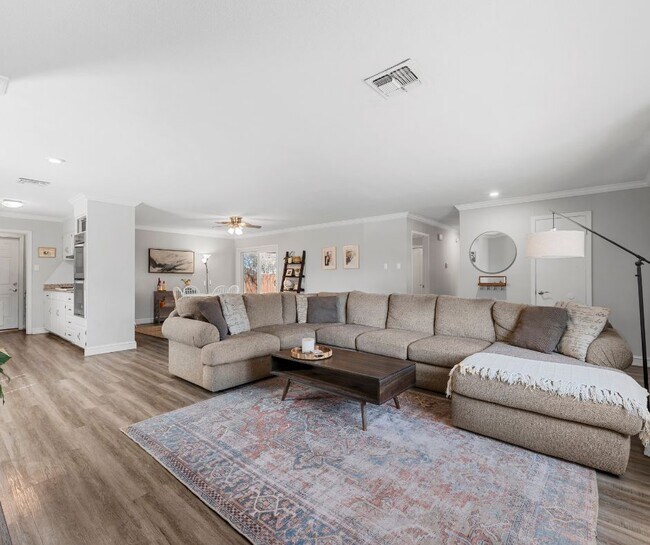 Foto del edificio - 6319 Wiethorn Dr