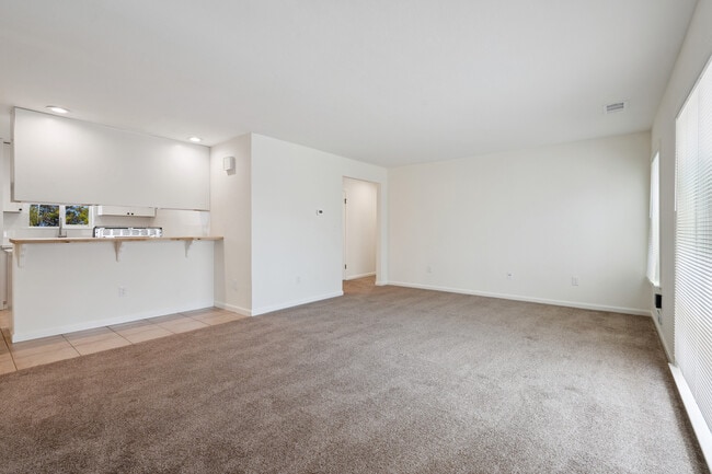 Building Photo - 5541 Highland Ave