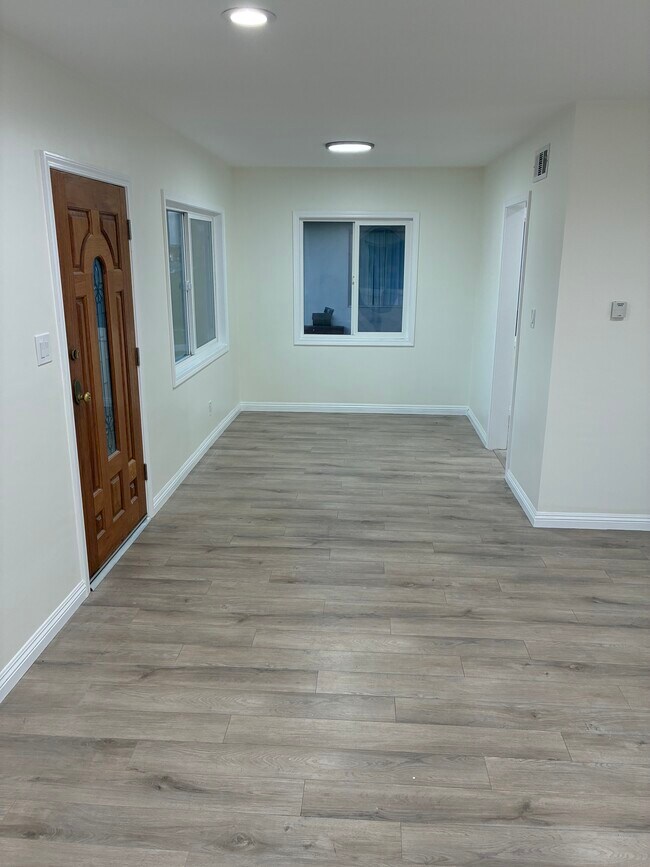 Foto del edificio - 12300 Manor Dr