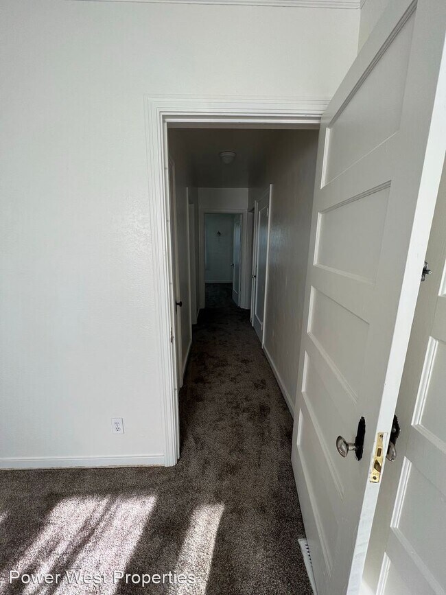 Foto del edificio - 3 br, 1 bath House - 9742 Jones Ave