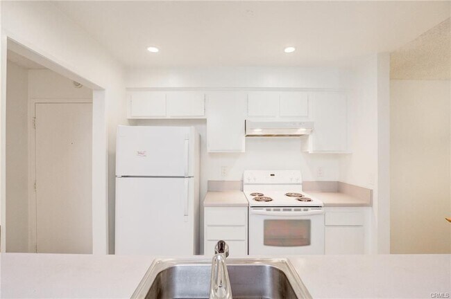 Foto del edificio - 28121 Highridge Rd