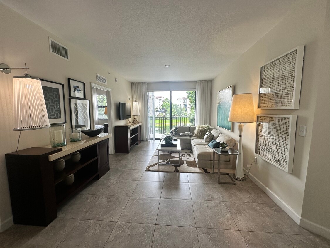 Foto principal - 4408 NW 113th Ct