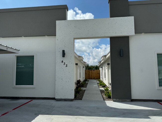Foto del edificio - 433 E Acacia Ave