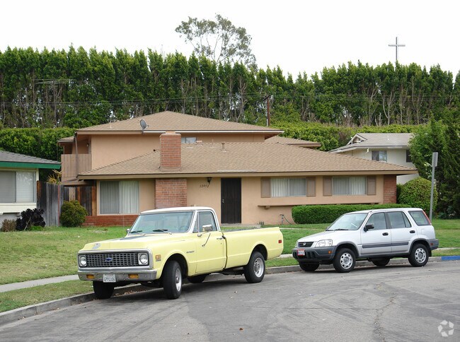 Building Photo - 12052 Laguna St