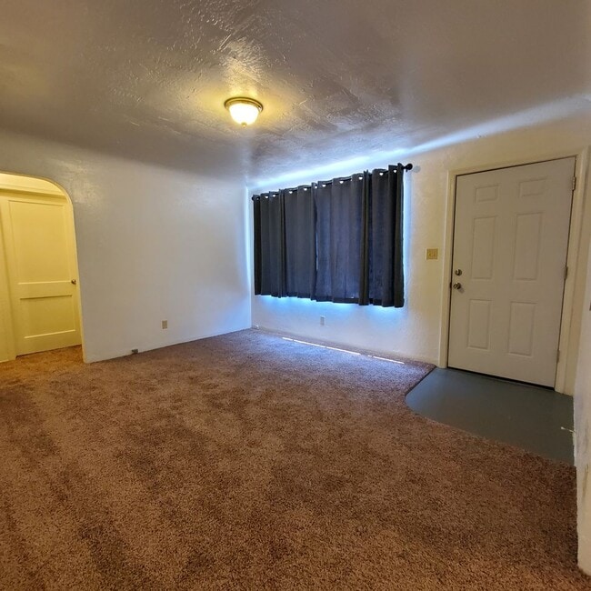 Building Photo - Cozy 2 Bed, 1 Bath Home close to Burkhart ...