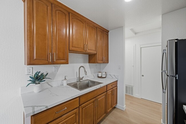 Foto del edificio - 1731 Ross Cir