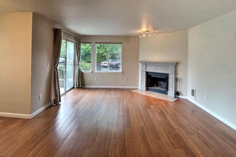 20324 Bothell Everett Hwy Unit F101, Bothell, WA 98012 Condo for Rent