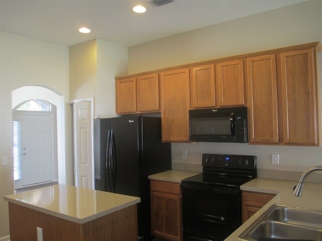 Building Photo - 9177 Prosperity Lake Dr