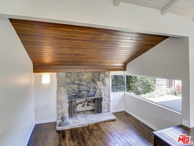 Foto del edificio - 6763 Radlock Ave