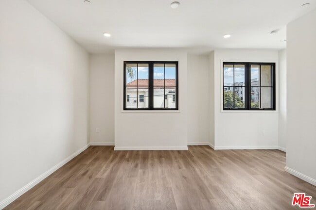 Foto del edificio - 951 S Wilton Pl