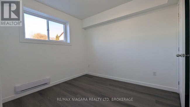 Building Photo - 214 Erie St