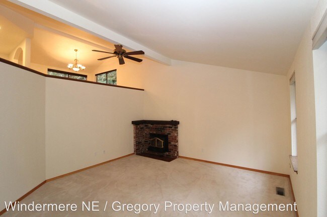 Building Photo - 3 br, 3 bath House - 12713 Juanita Dr NE