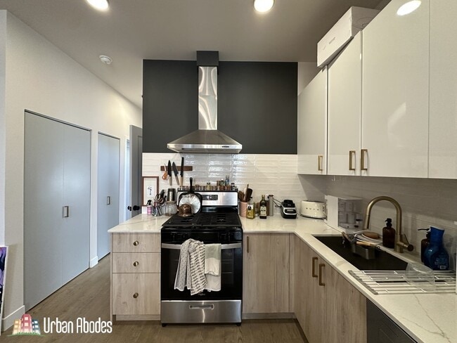 Building Photo - 841 N Mozart St