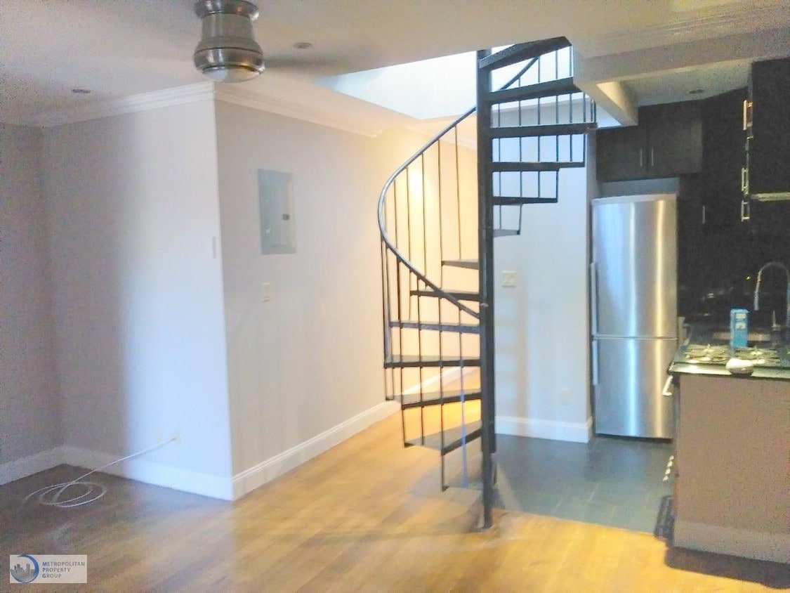 Primary Photo - 709 9th Ave