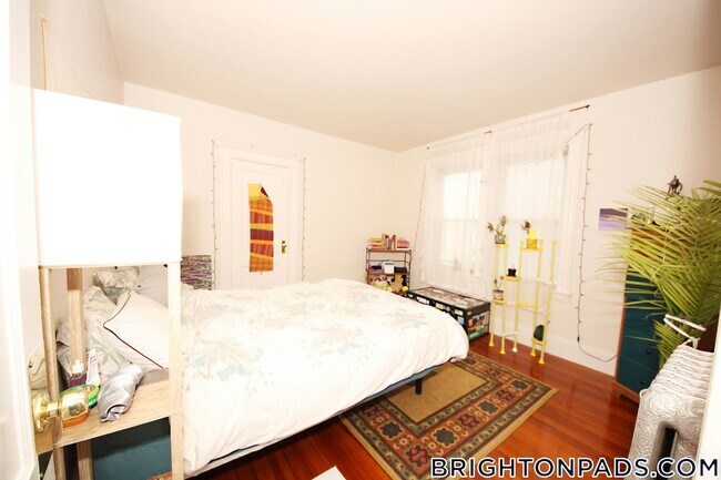 Foto del edificio - 29 Justin Rd