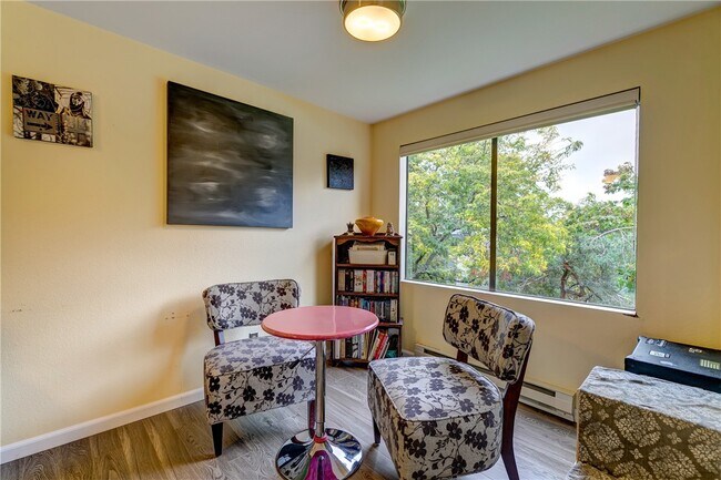 Foto del edificio - 7021 Sand Point Way NE