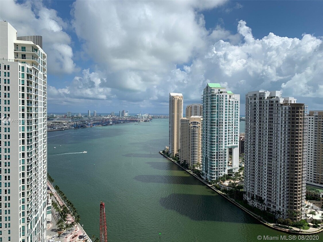 Primary Photo - 200 Biscayne Blvd Way