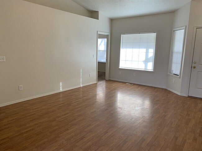 Building Photo - 2816 Raccoon Ct