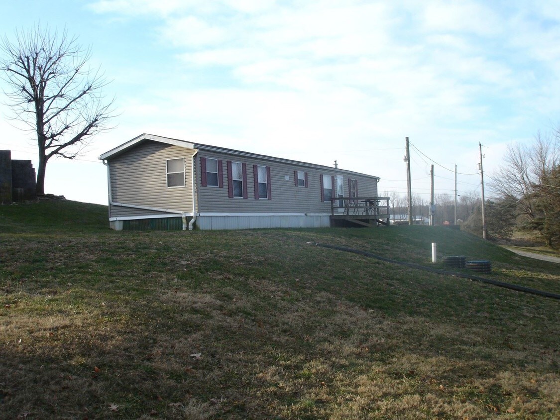 Foto principal - 3 br, 2 bath House - 28 ROBERTS RD