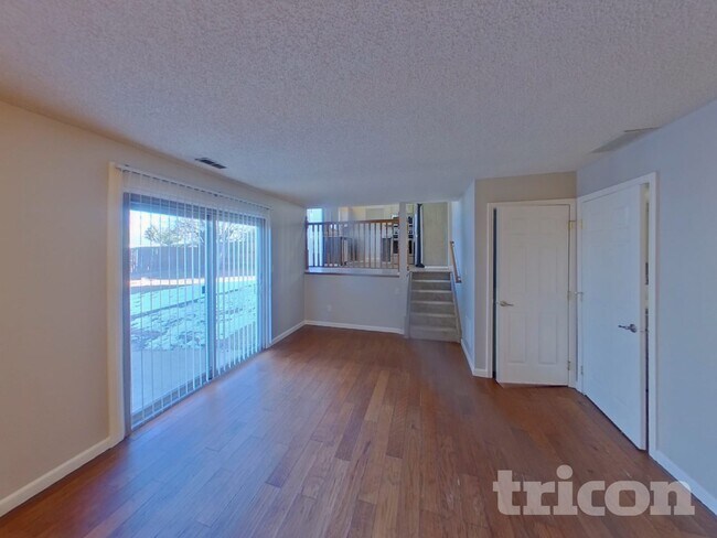 Foto del edificio - 5528 Old Farm Cir E