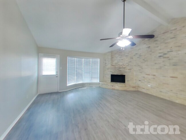 Building Photo - 7118 Foxway Ln