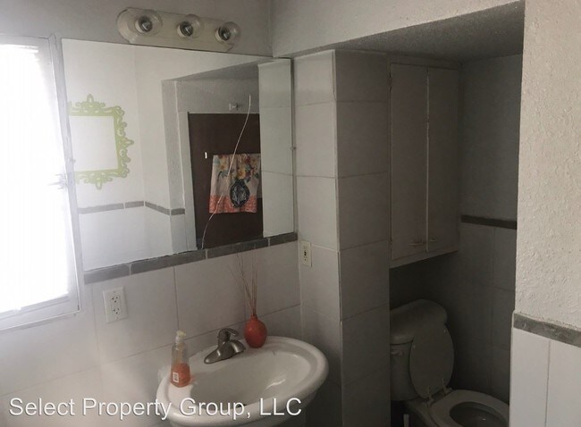 Building Photo - 2 br, 2 bath Apartment - 1752 N. Arlington
