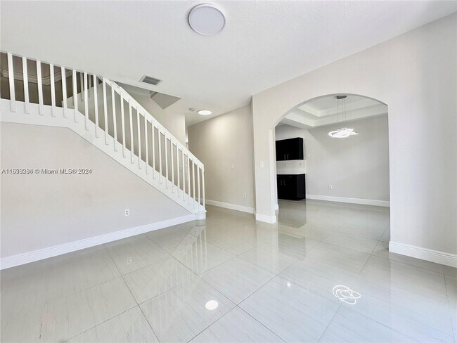 Building Photo - 661 NW 170th Terrace
