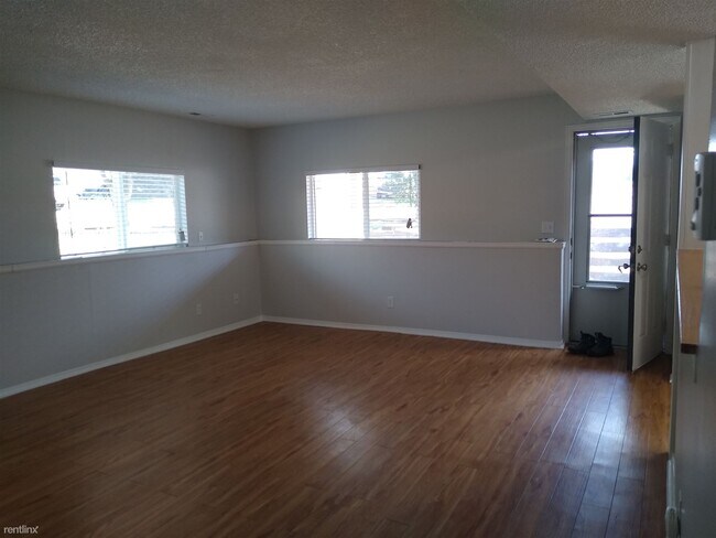 Foto del edificio - 2 br, 1 bath 4plex - 4347 Lashelle Avenue B