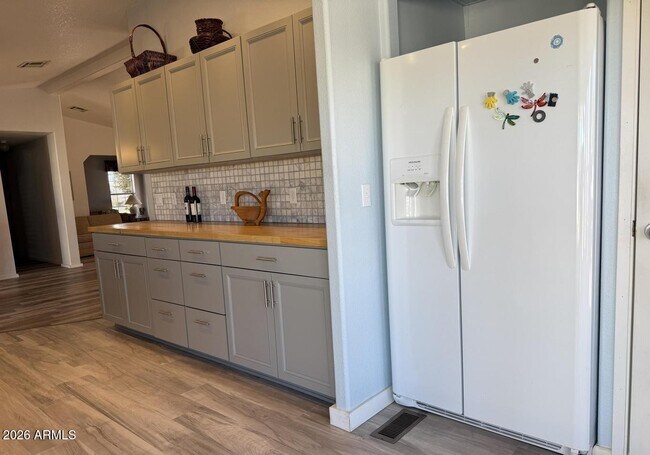 Building Photo - 30909 Fort Apache Dr