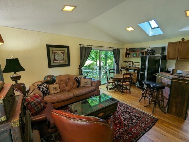 Foto del edificio - 3 Wild Rose Ln