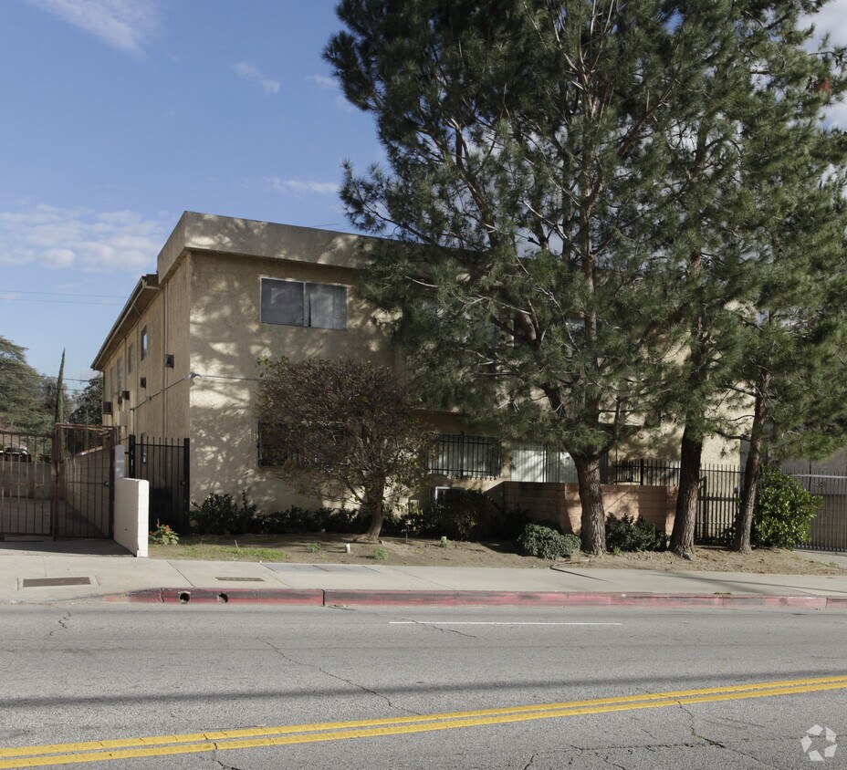 Building Photo - Whitsett Estates
