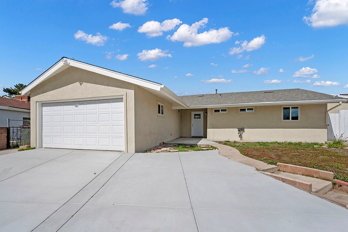 Foto principal - 3352 Altadena Ave