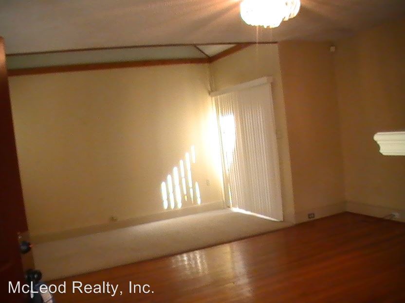 Foto del edificio - 2336 E 5th St