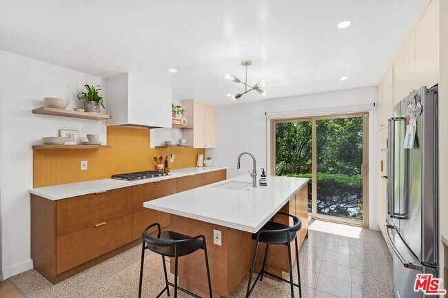 Foto del edificio - 11260 Overland Ave