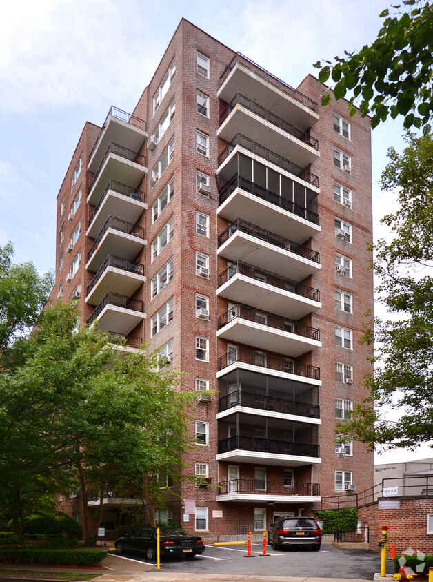 Foto del edificio - 3611 Henry Hudson Pky