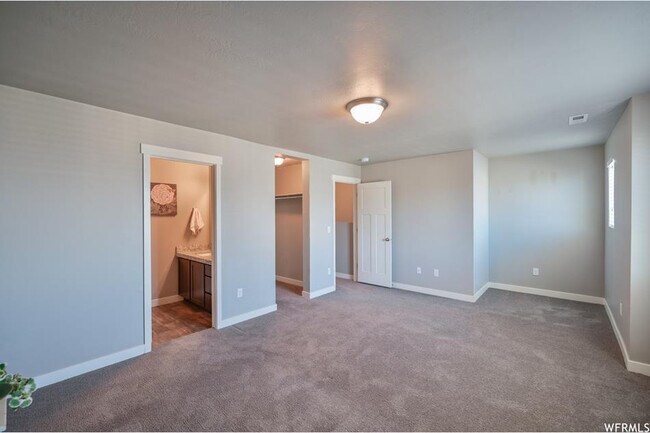 Building Photo - 14431 S Ferndale Way