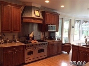 Building Photo - 2465 Fairway Dr