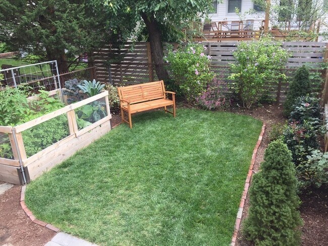 Building Photo - 82 Alpine St