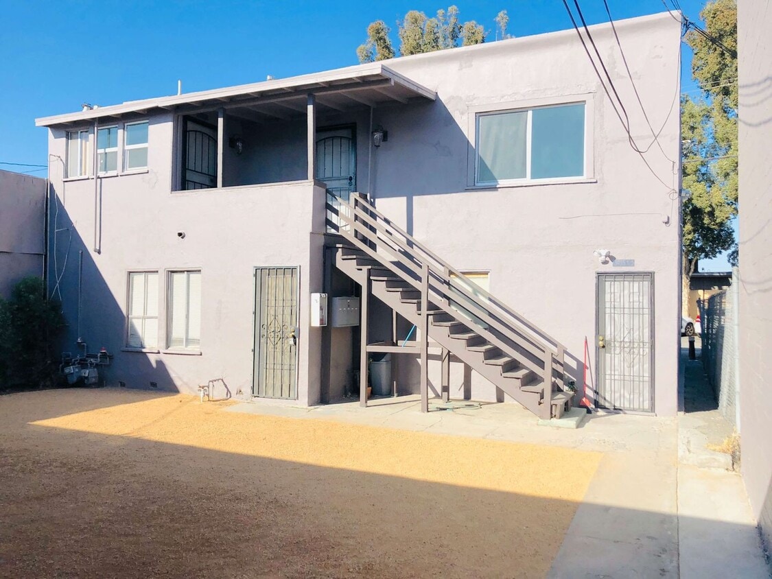 3933 Tweedy Blvd Unit 3933 1/2 Tweedy Blvd, South Gate, CA 90280 Room