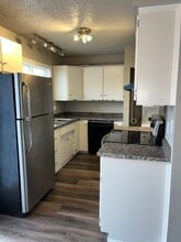 Building Photo - 3437 Redwood Ave