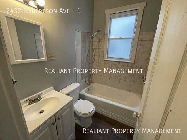 Foto del edificio - 2432 Robertson Ave