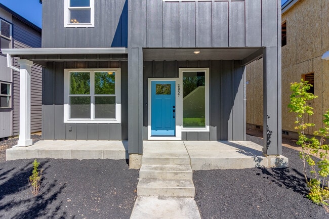 Front Patio - 2057 Audubon Ave SE